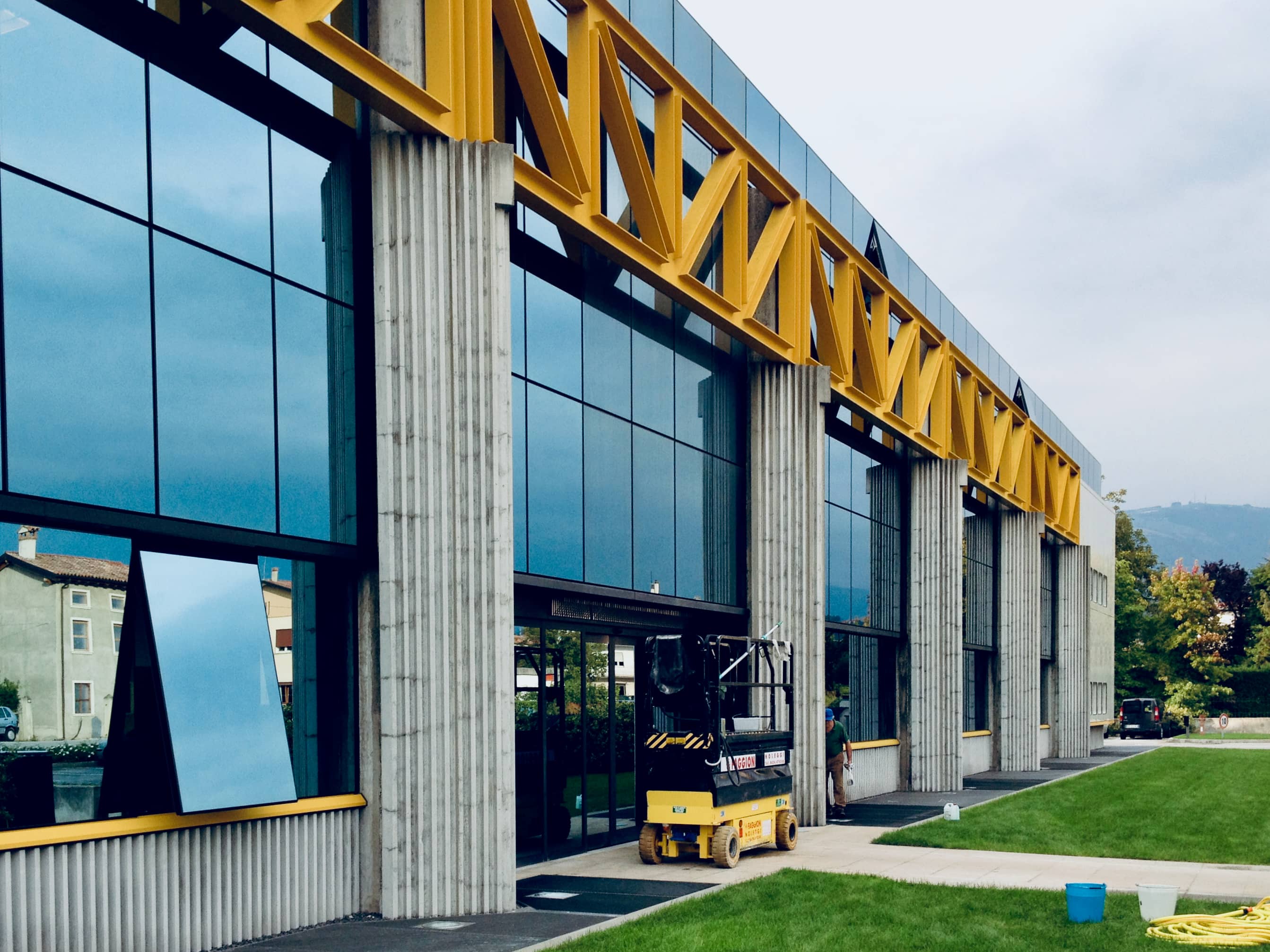 Copertina della pagina pulizia uffici del sito serra servizi snc