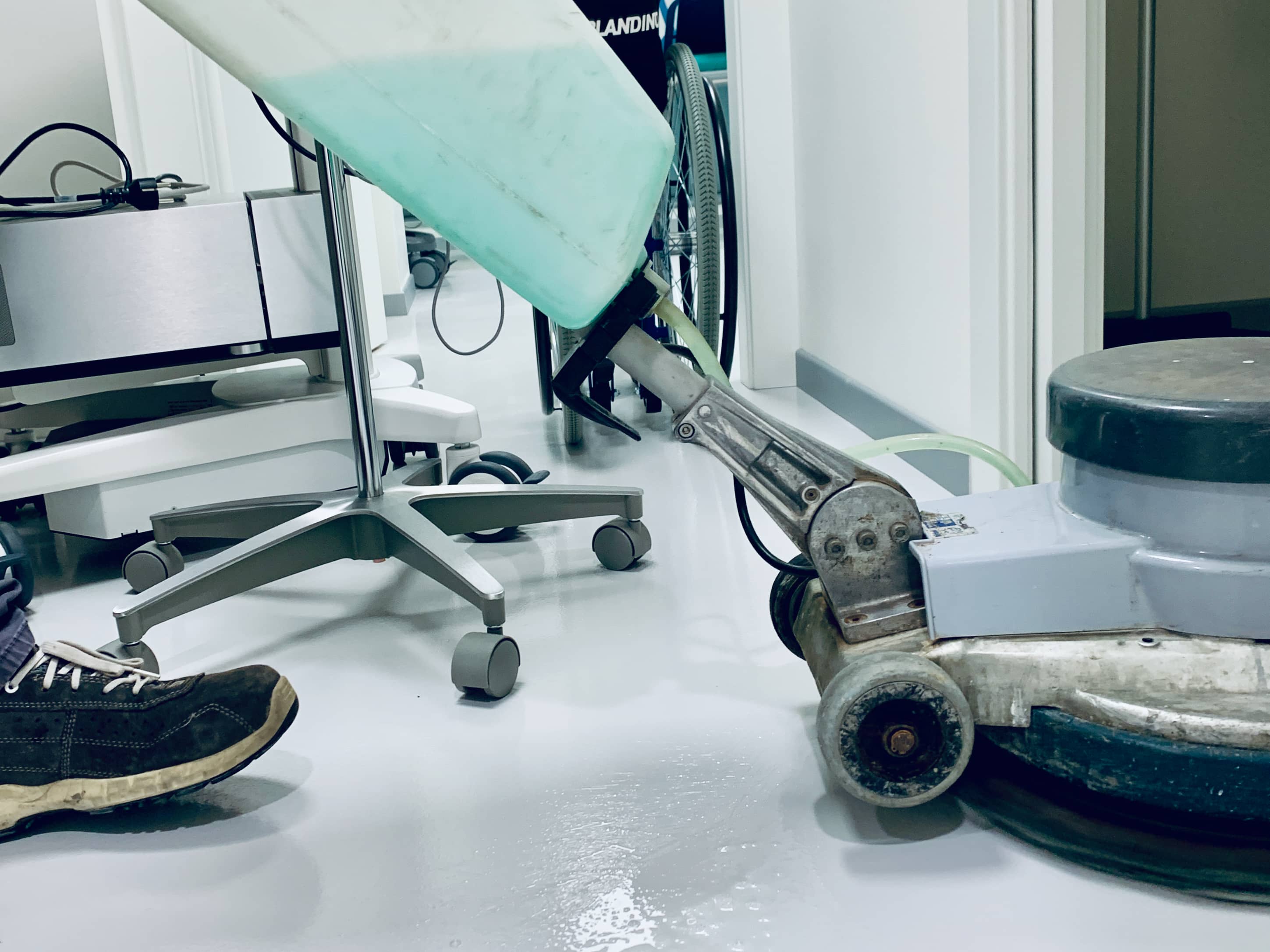 Copertina della pagina pulizia uffici del sito serra servizi snc